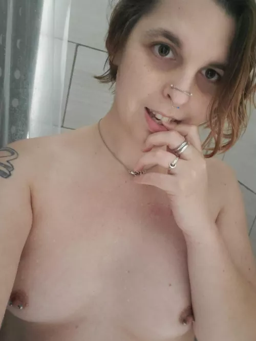 My birthday is In 3 and a half hours, will you tell me I'm pretty?