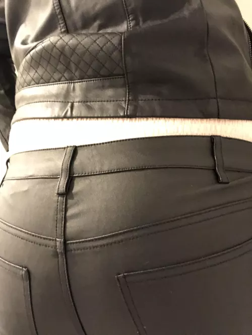 My new favorite outfit to wear my diapers in.