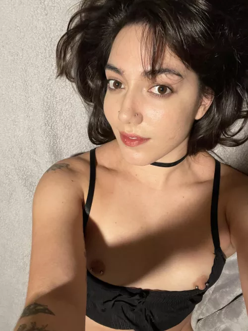 Need a friend to send nudes to