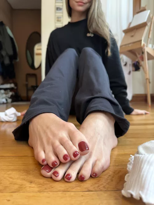 Tell me how much you love it when I remove my socks for you…😏