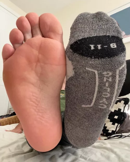 Ticklish guy here, 24