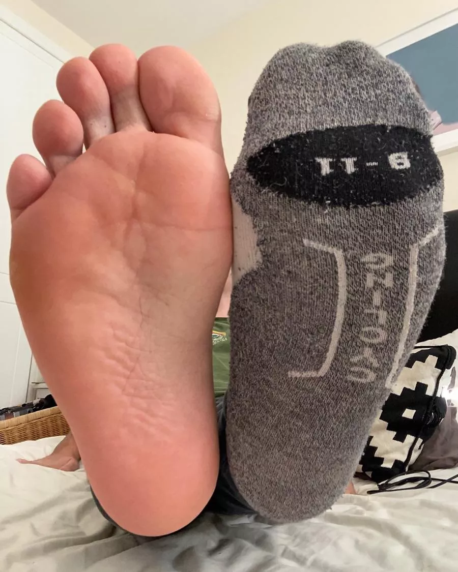 Ticklish guy here, 24