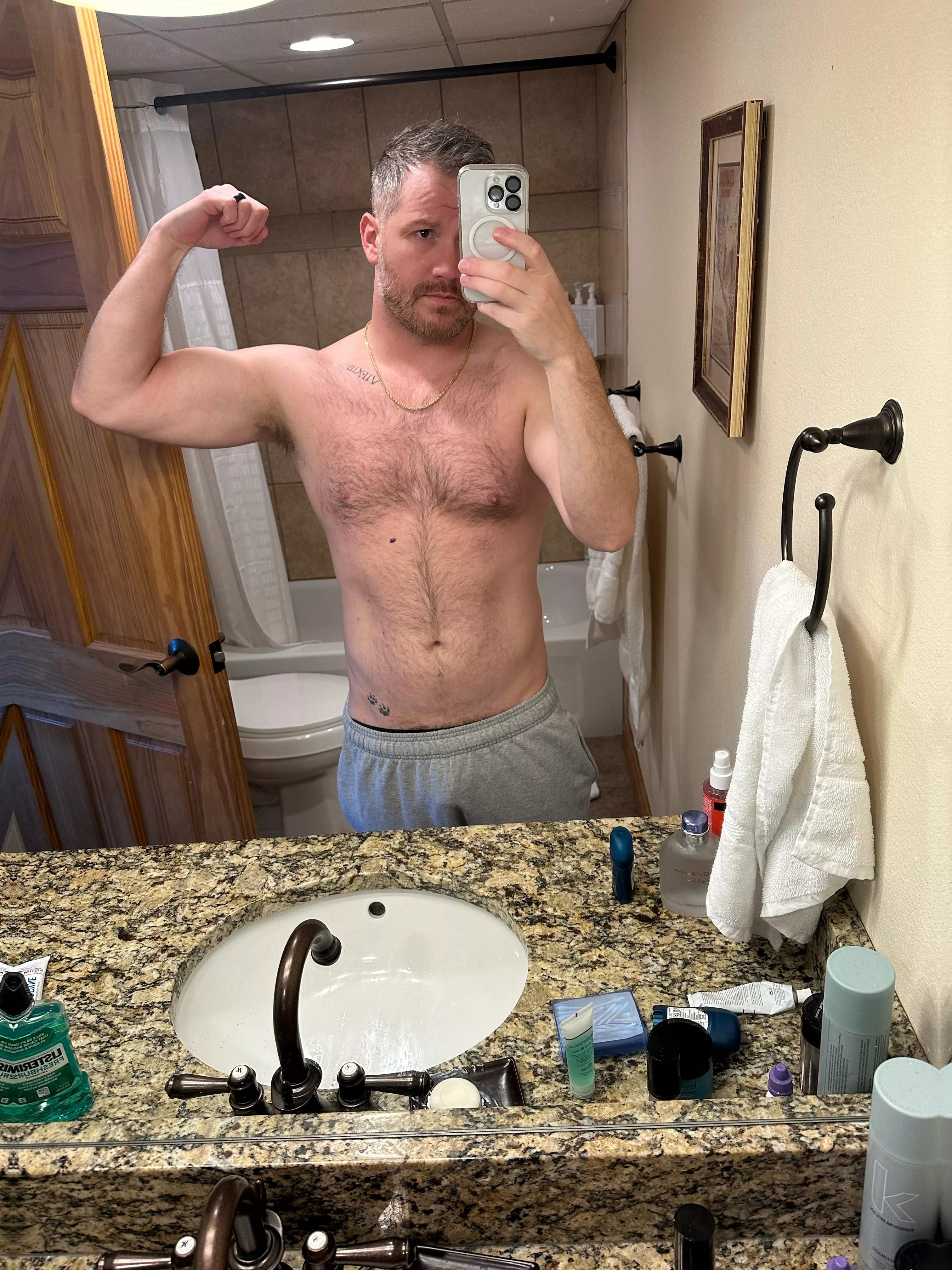 Vacation mirror selfies hit different 🤷🏻‍♂️