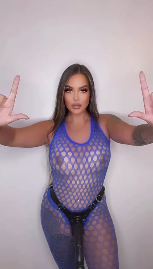 Wants to be mommys favourite sissy?