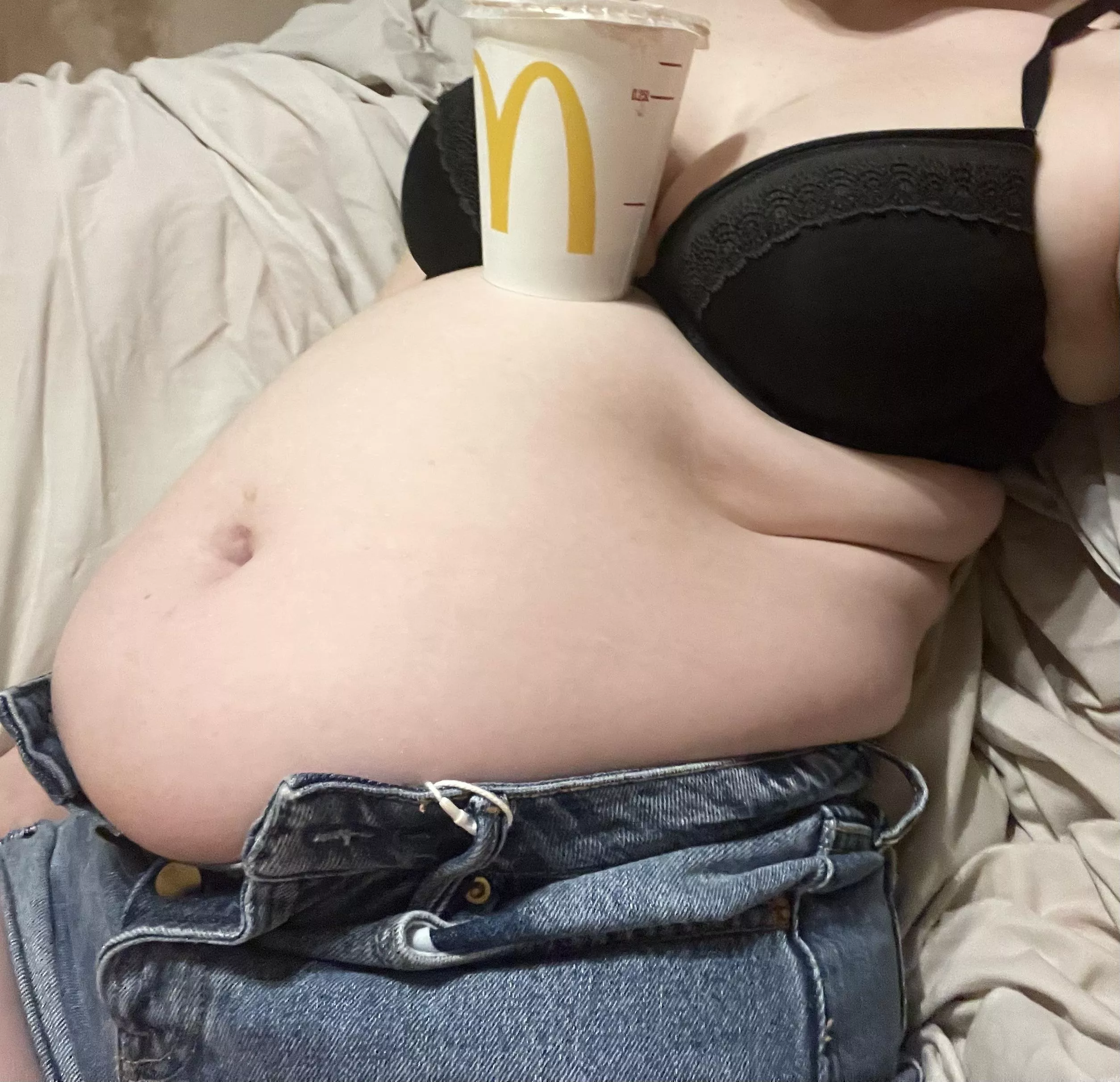 When the belly doubles up as a cup holder 🥤