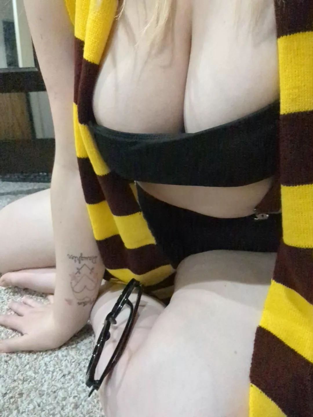 Hermione can show off her tits if she wants right?😋💕
