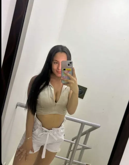 I love showing off my sexy tummy (first post)