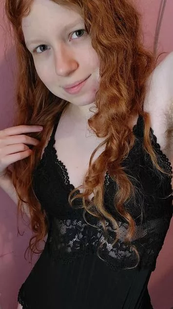 Late night outfit 😉 Live now!