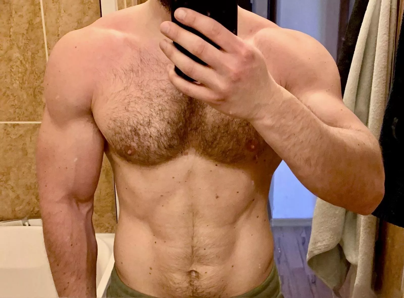 (M) Love it when straight guys stare at me in the locker room