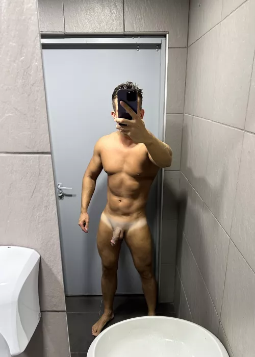(M)do u like boys with speedo tanline?