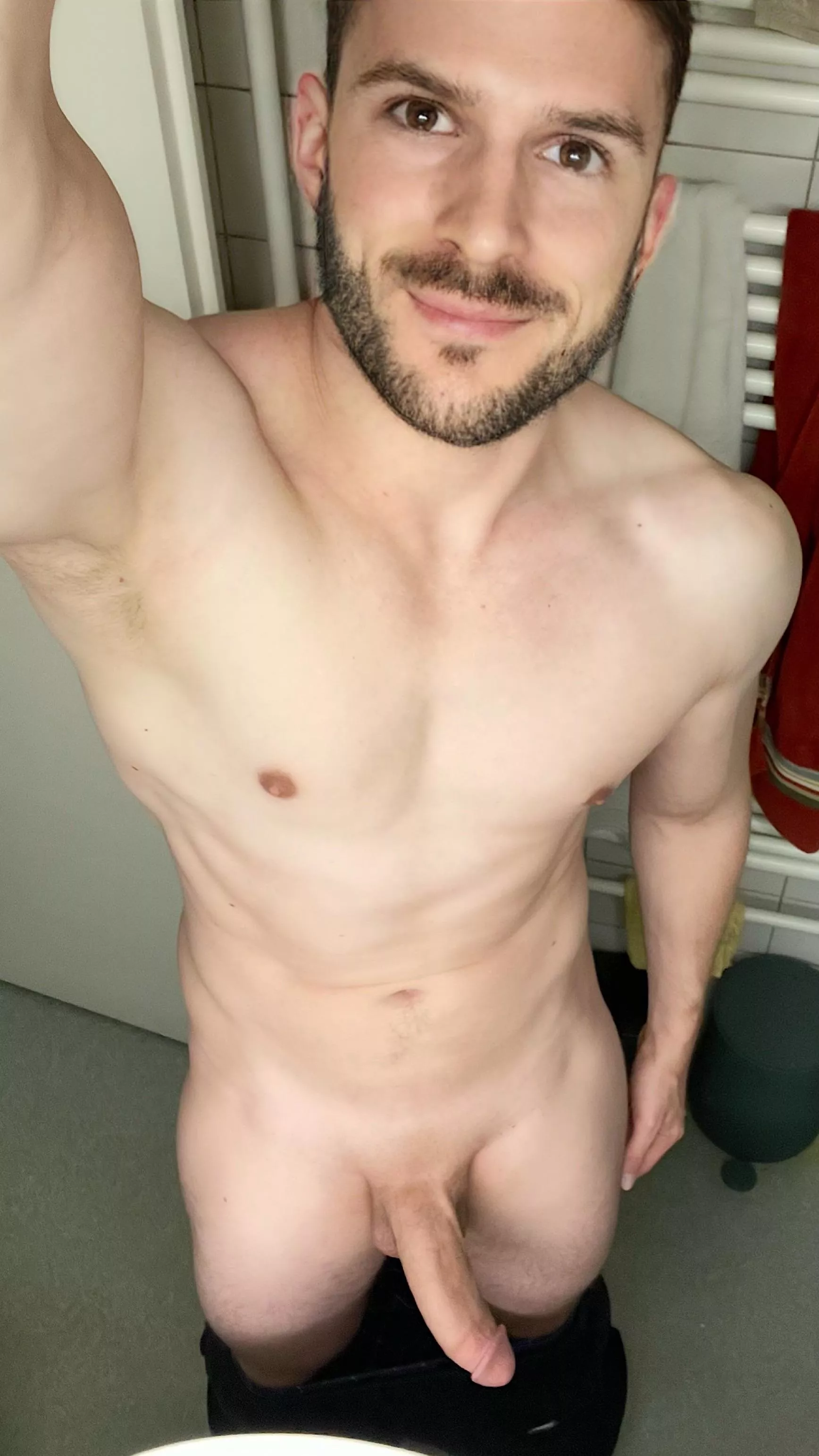 My eyes are up here 👀