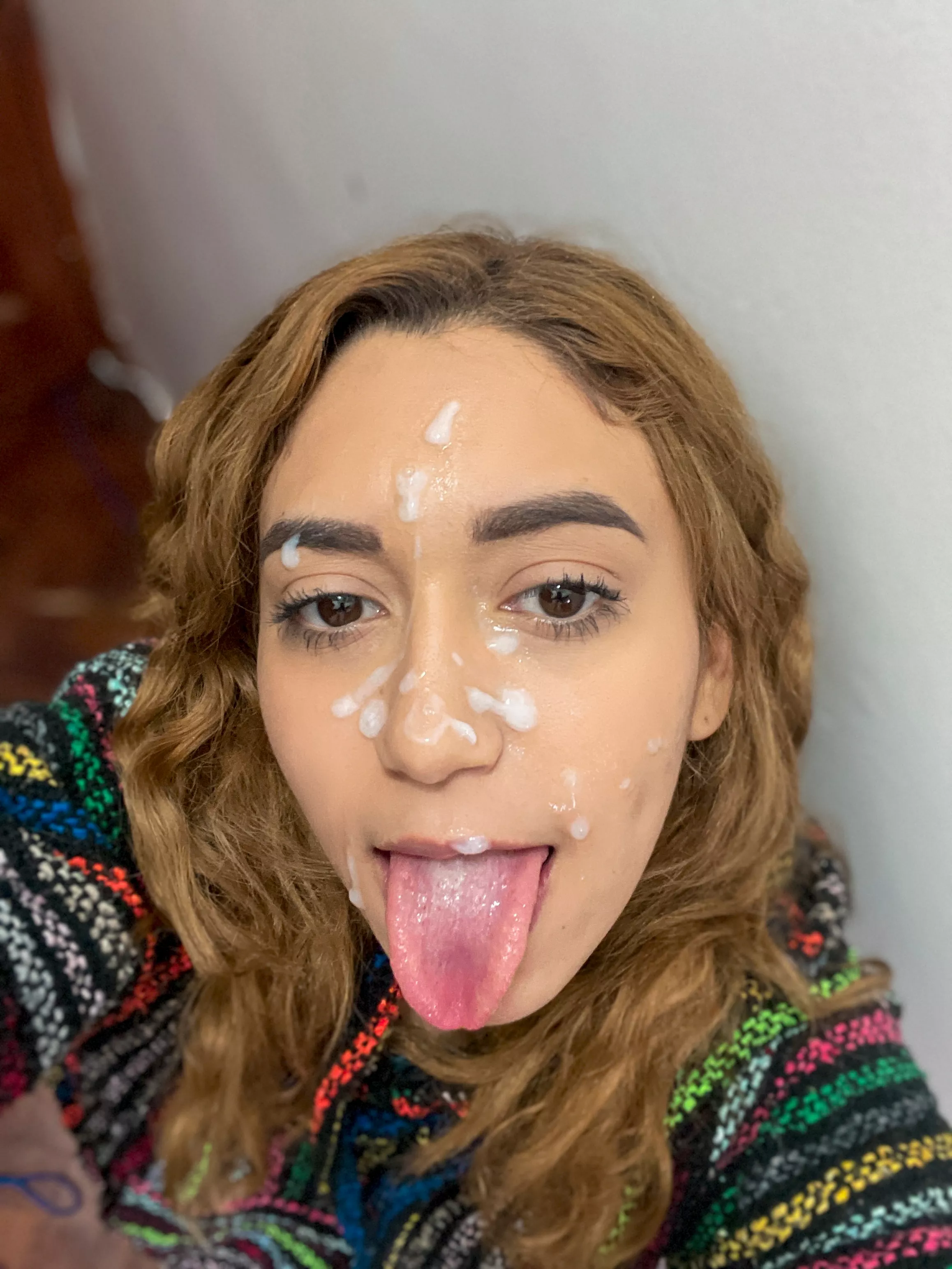 This is what a Peruvian cumslut looks like 🤭