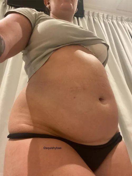 This picture is giving me giantess vibes 🥵