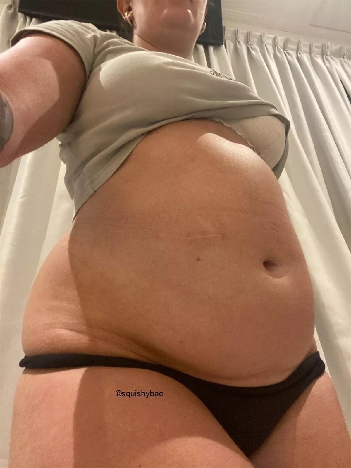 This picture is giving me giantess vibes 🥵