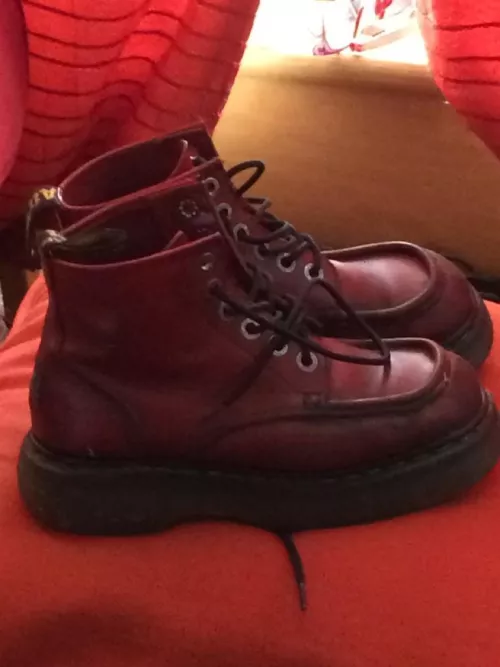 a relative of mine recently got these Docs, never seen anything like them before, does anyone know what they are?