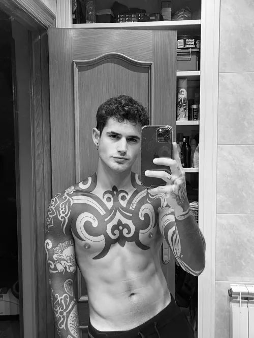 An hour before taking this photo, I crashed a streetlight on the street🥲