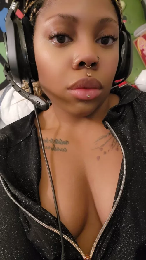 Come flirt with me 😘