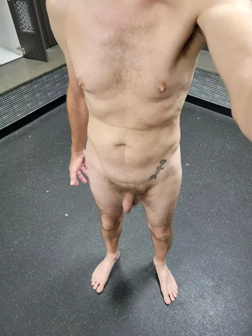 First gym locker room selfie