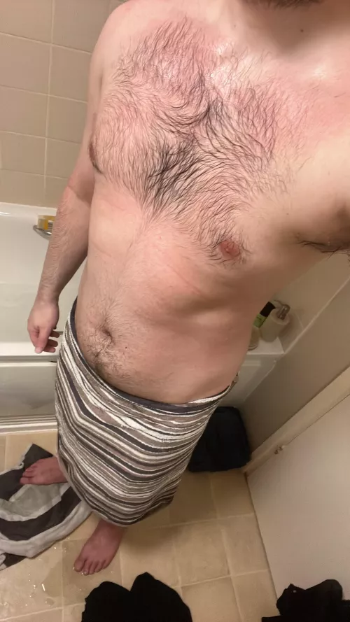 How’s my chest hair looking?😈 Dms open 💪🏼