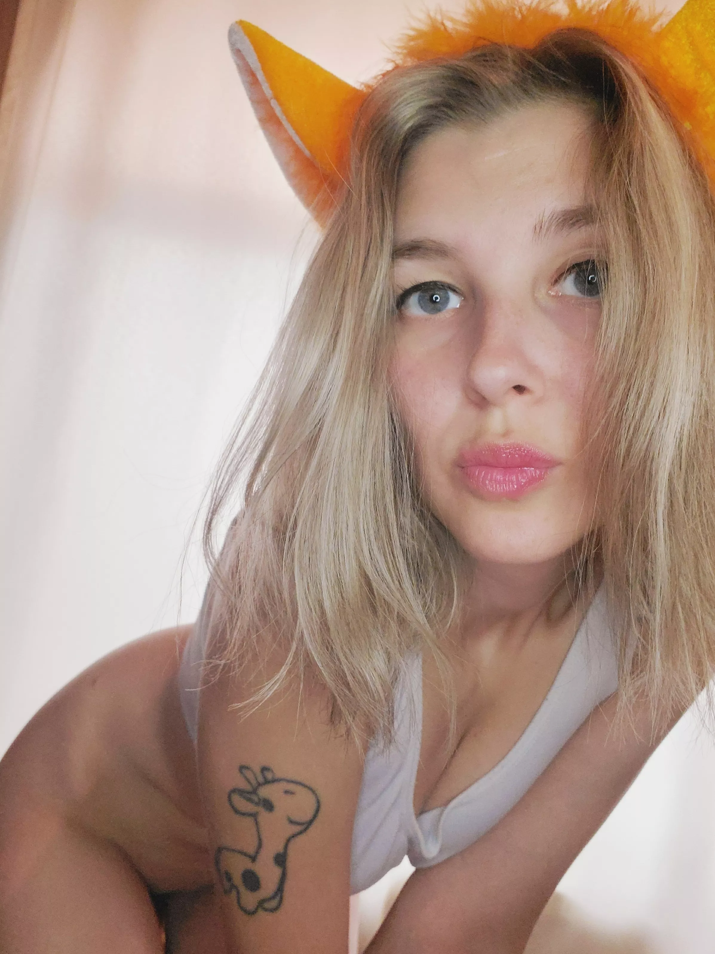 I want to jerk you off with my paws