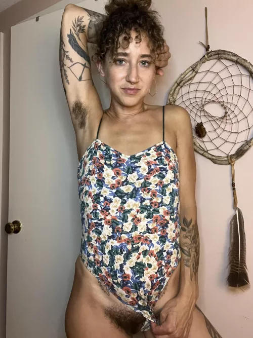 Just a curly haired hippie chick ✌🏼