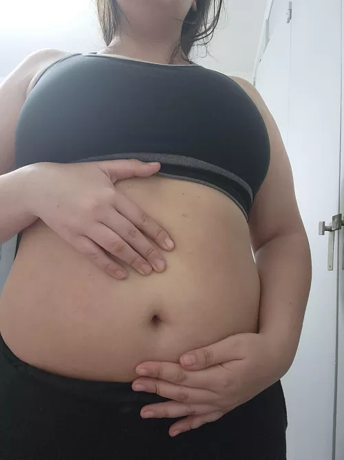 Let's play with my belly babe