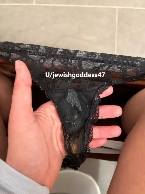 Look at the wet spot 😻 looks yummy right???