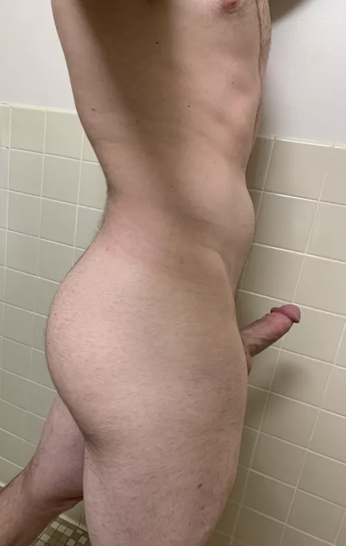 Loving the shape of my ass lately. Wanna spank it?