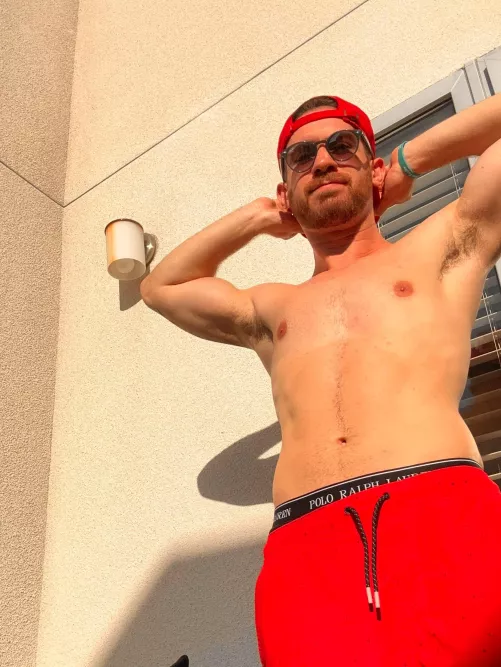 Not my best pic but wearing red to support my Phillies tonight! Any other baseball fans in this sub 😅⚾️😎