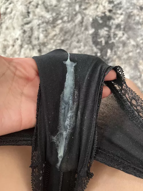 Now that I’m starting to slow down with breastfeeding, I’m going back to my really wet self. (Those that know me know I stopped posting for a while because breastfeeding did not allow me to be this wet) This was after a home core workout.