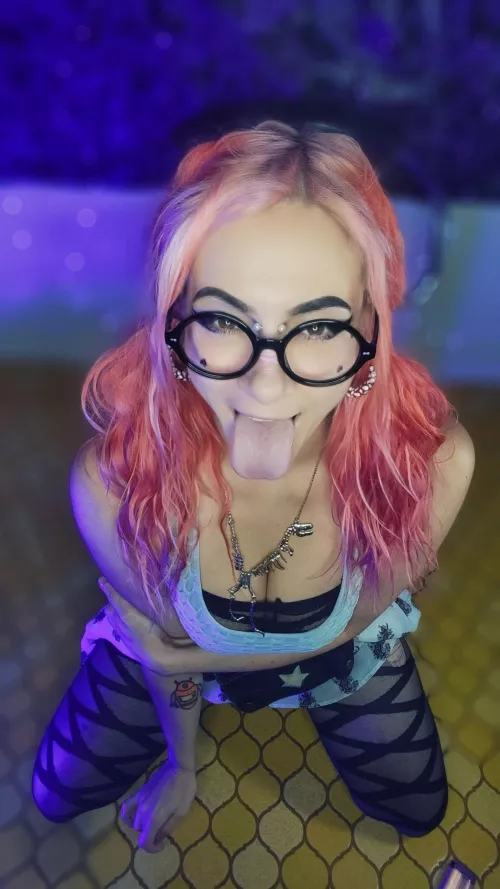 someone should play with me