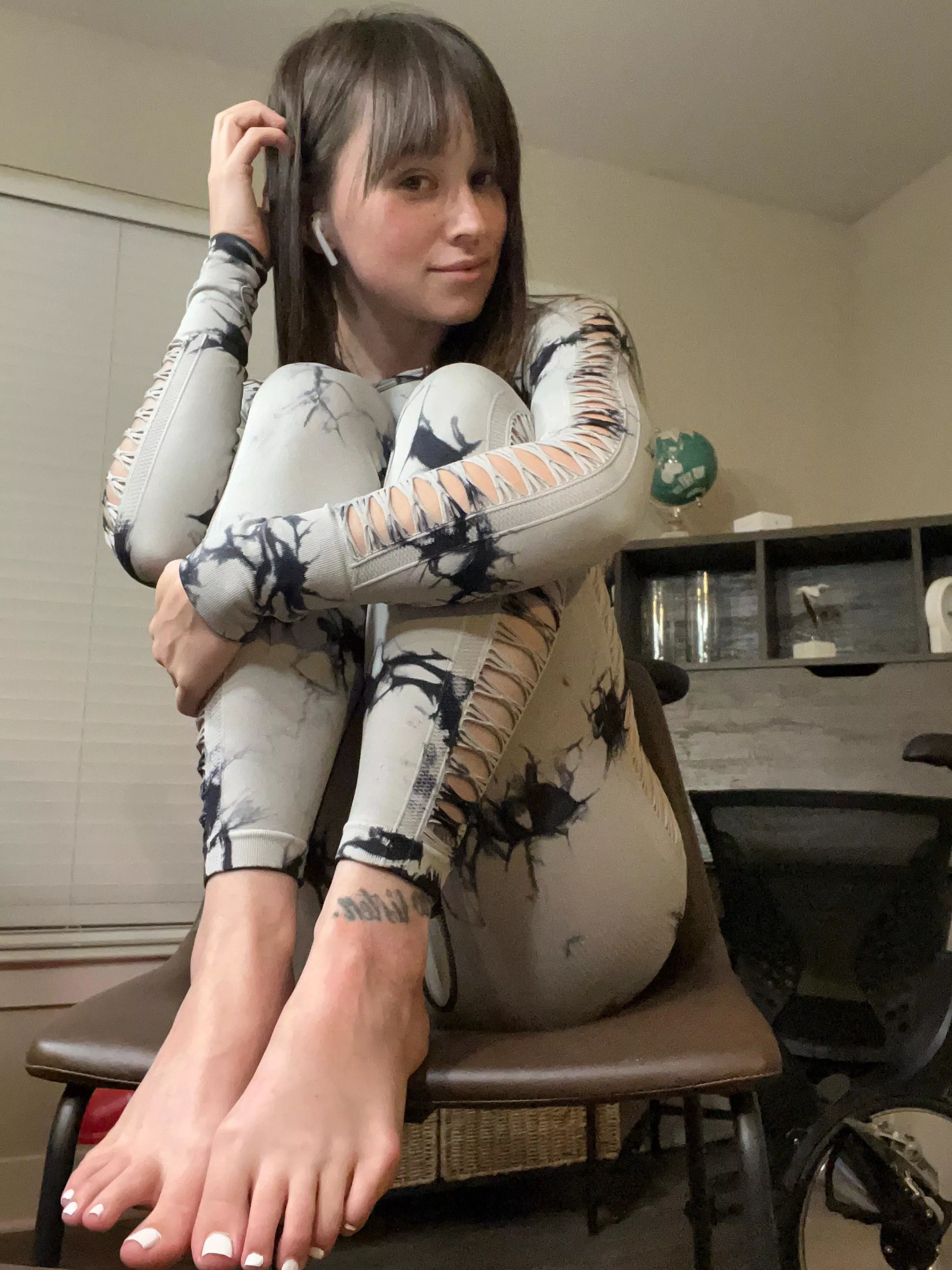 The longer the toes the wetter the pussy