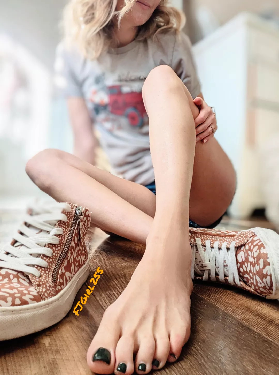 What's the first emoji that comes to mind when you see my feet 🔥🤭?