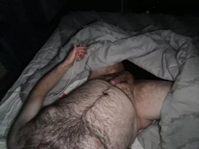 Do yall like a thick hairy mid 20s guy? DMs open.