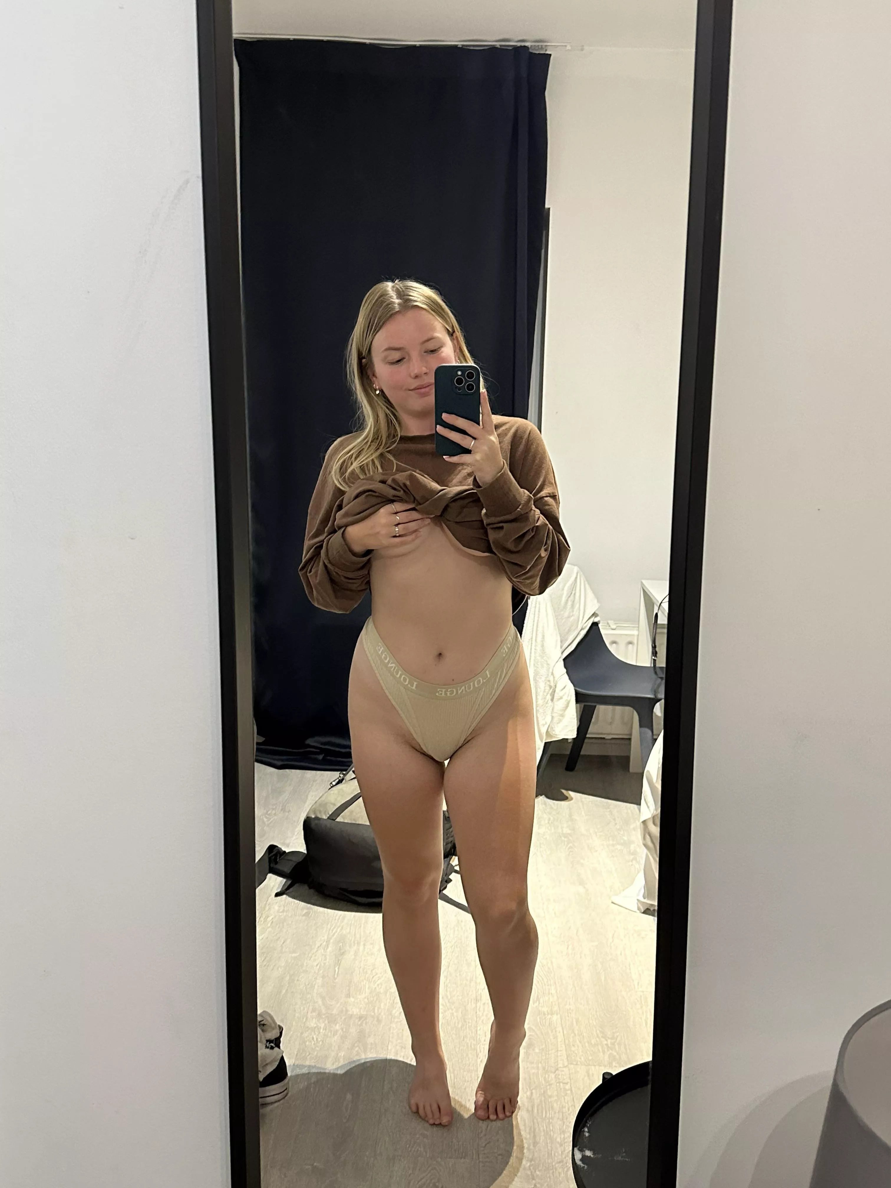 Do you like girls with thick thighs?