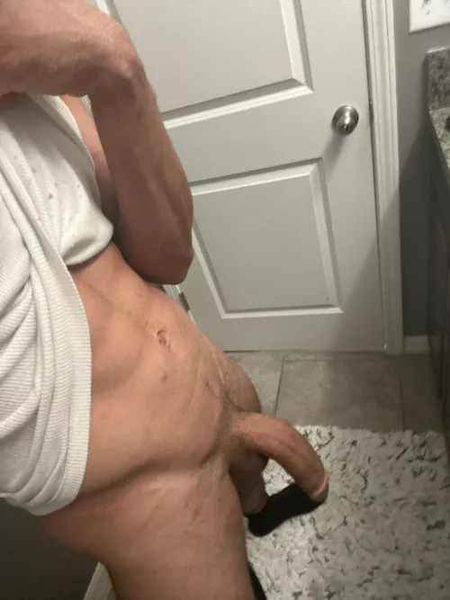 Don’t mind me, I’m just hanging out ✌🏼