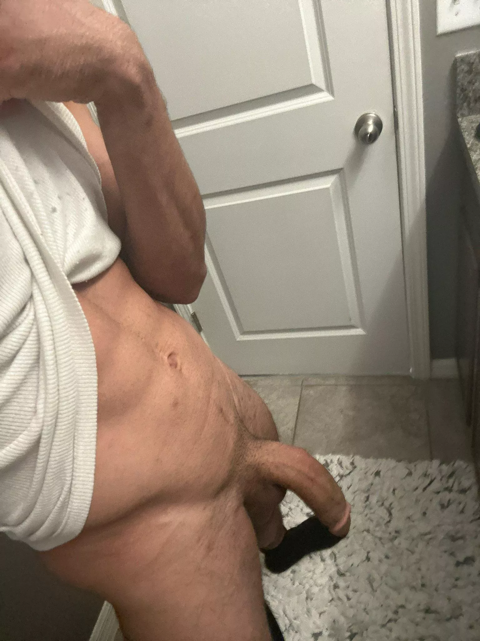 Don’t mind me, I’m just hanging out ✌🏼