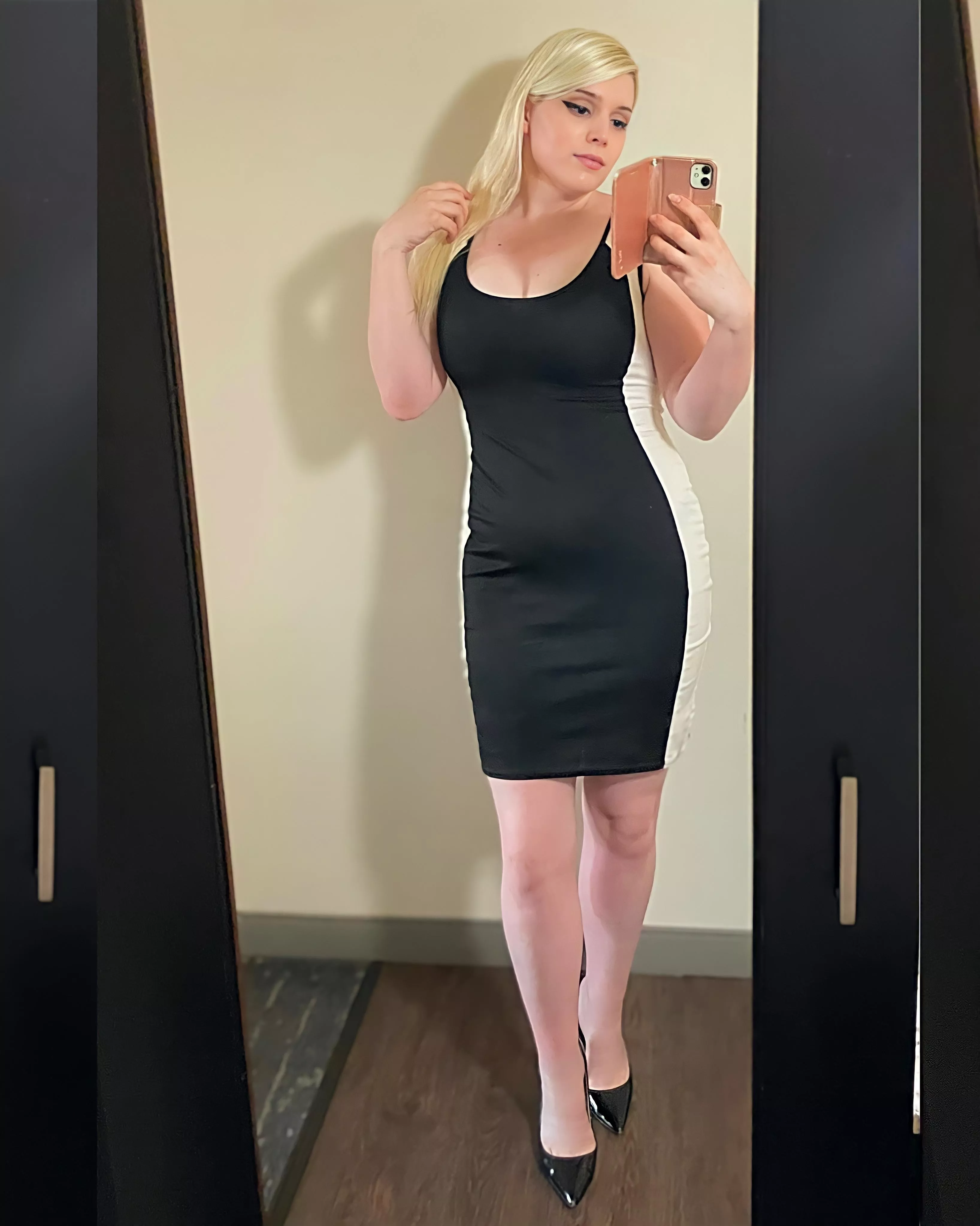 Femboys should wear lil black dresses 😋 agree?