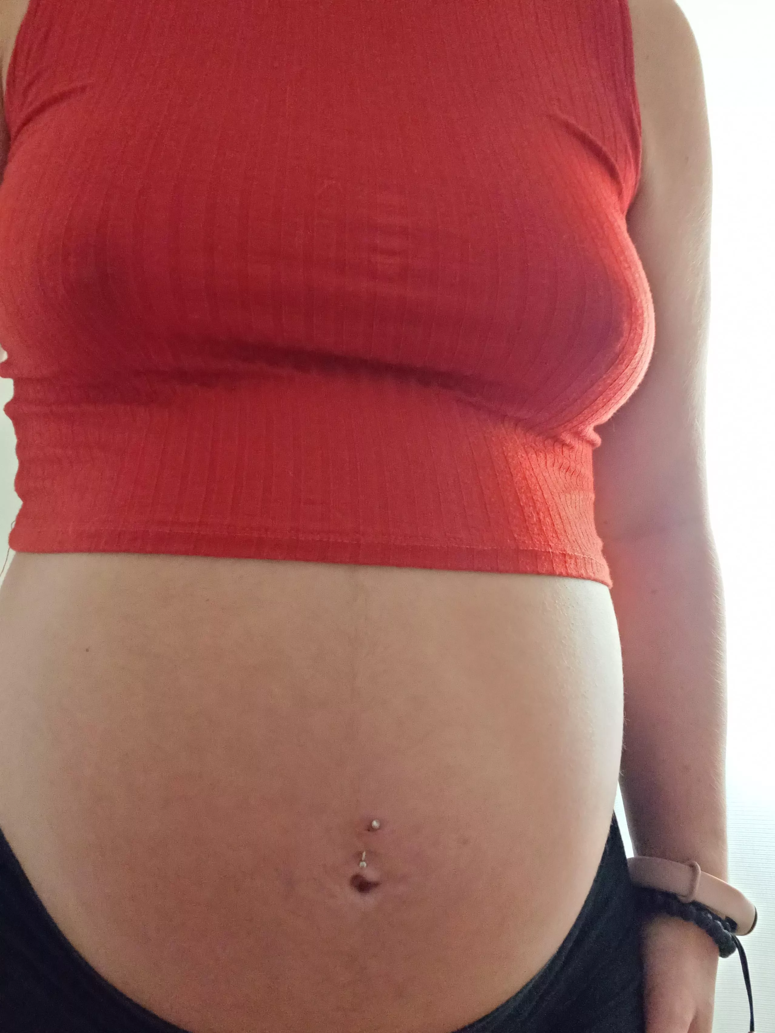 How much do u love to see my bump busting my shirt? 😈