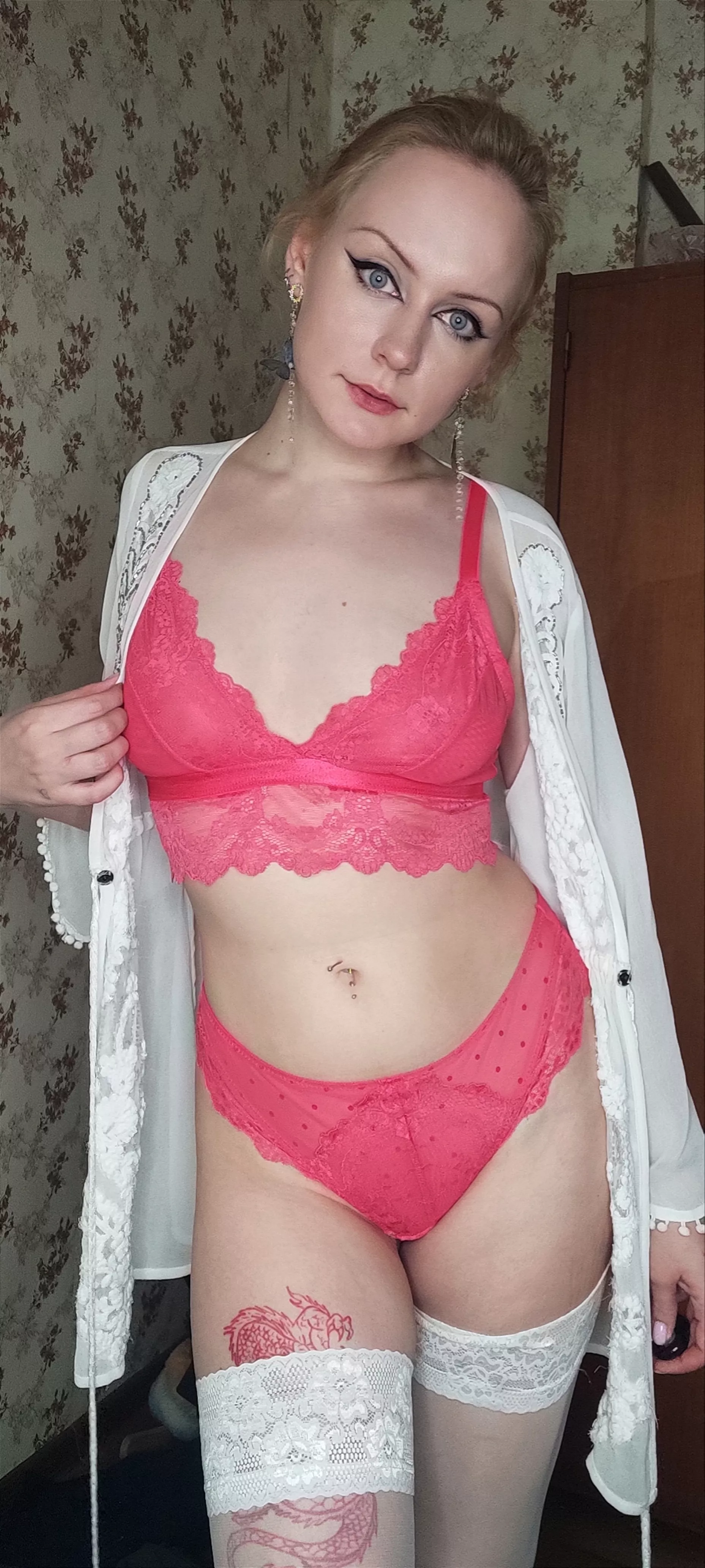 I wanna be the reason you slightly tilt your phone away from others when you read it.