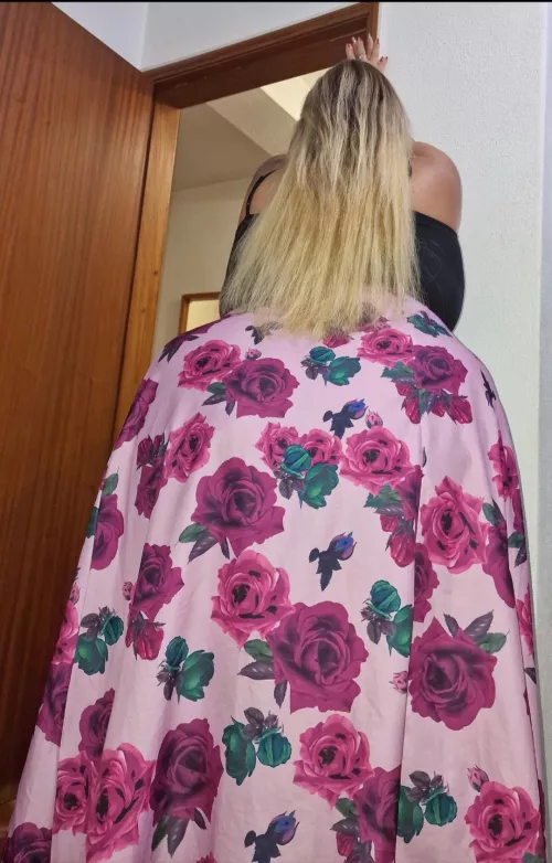 Is my ass big or small? 😇