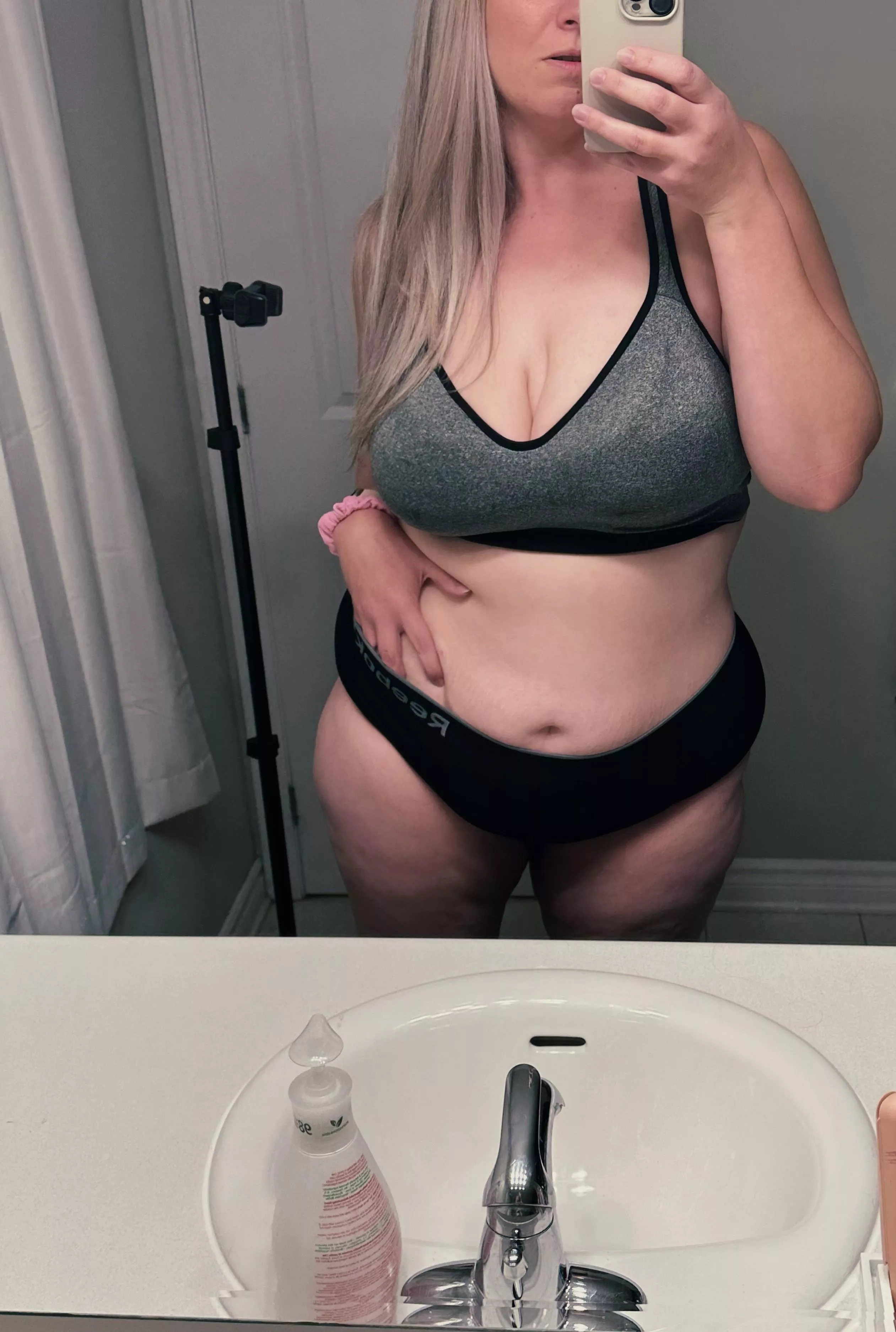 Shoutout to the men who love chubby mom bods.