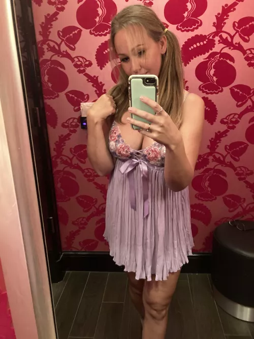 Victoria’s Secret changing room selfie…
