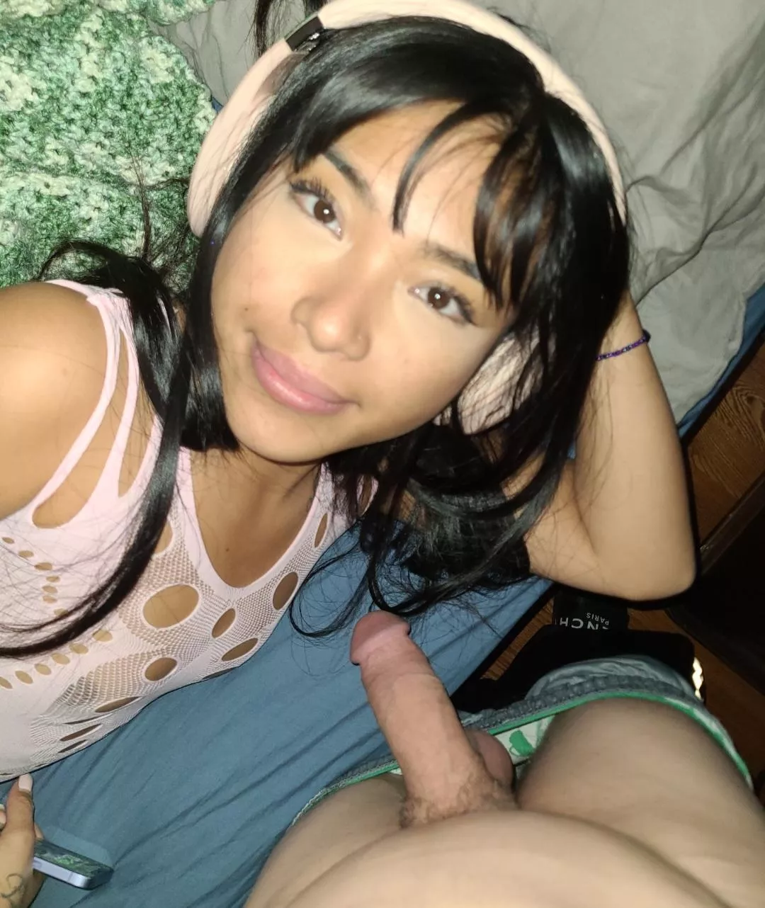 who dosnt love a dick in thier face while listening to music