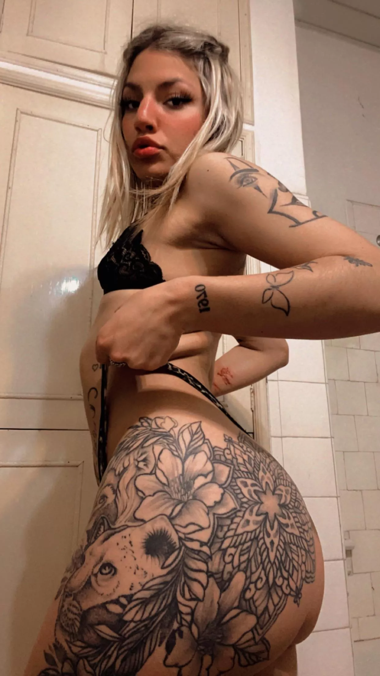 Would you let mommy fuck you hard in the ass?❤️