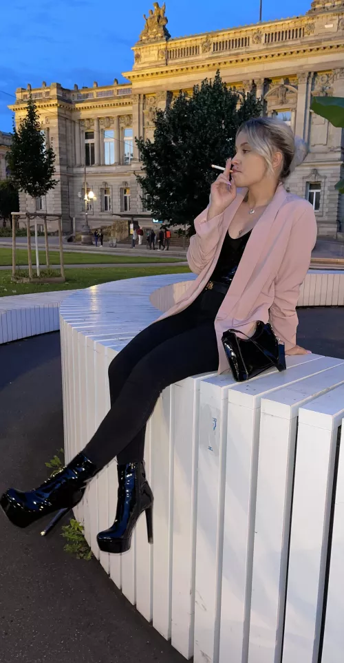 🫶🏼🚬🔥👧🏼