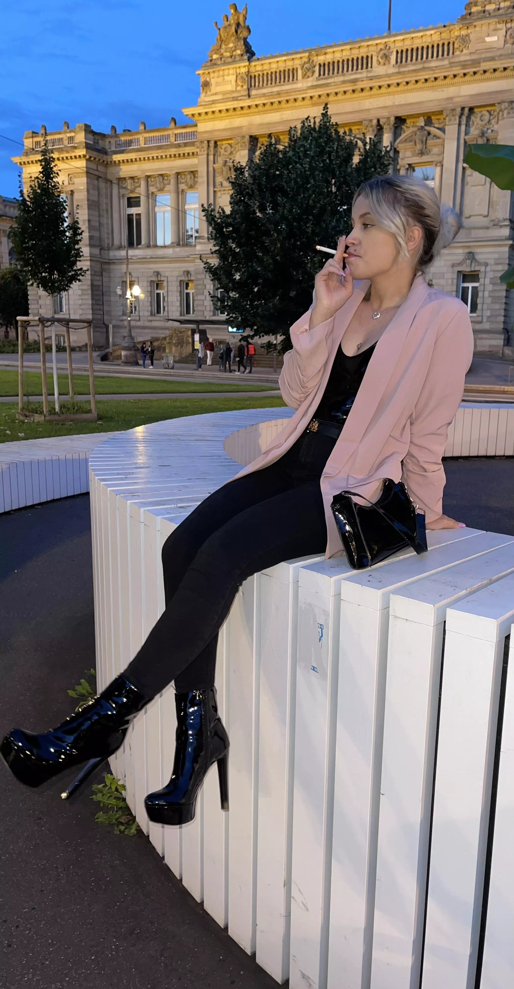 🫶🏼🚬🔥👧🏼