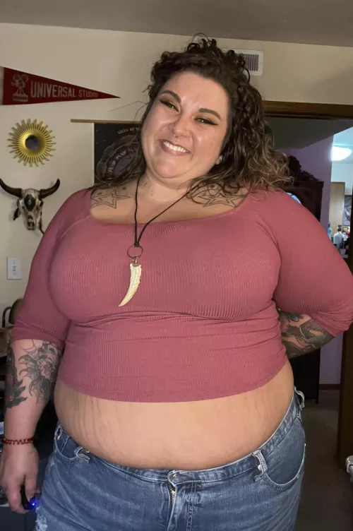 Feelin this fall weather with my belly out ☺️