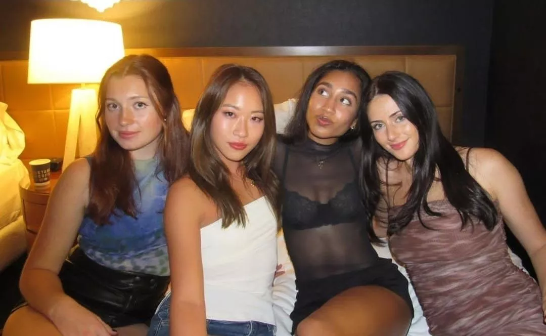 Four bestfriends on a bed