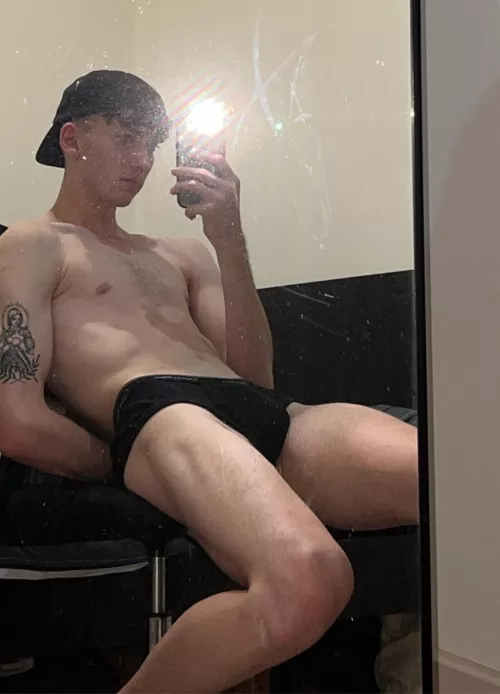 Hello, fellow gays x